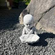 Kleiner Buddha mit Schale